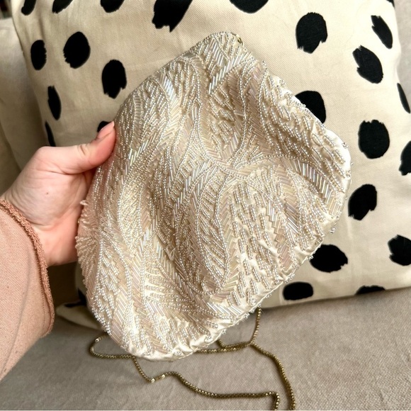 Vintage Cream Beaded Crossbody Purse with Gold Chain Strap and Zipper - Picture 8 of 8